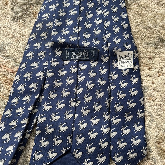 Hermes silk tie with deer print - Picture 3 of 3
